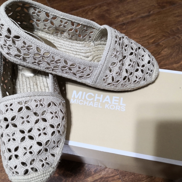 Authentic Michael Kors Darci slip on fabric - Picture 2 of 3